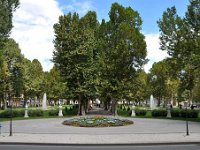 Zrinjevac, park ispred palače HAZU